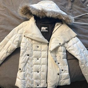 Slightly worn Sorel fitted down jacket with fur hood